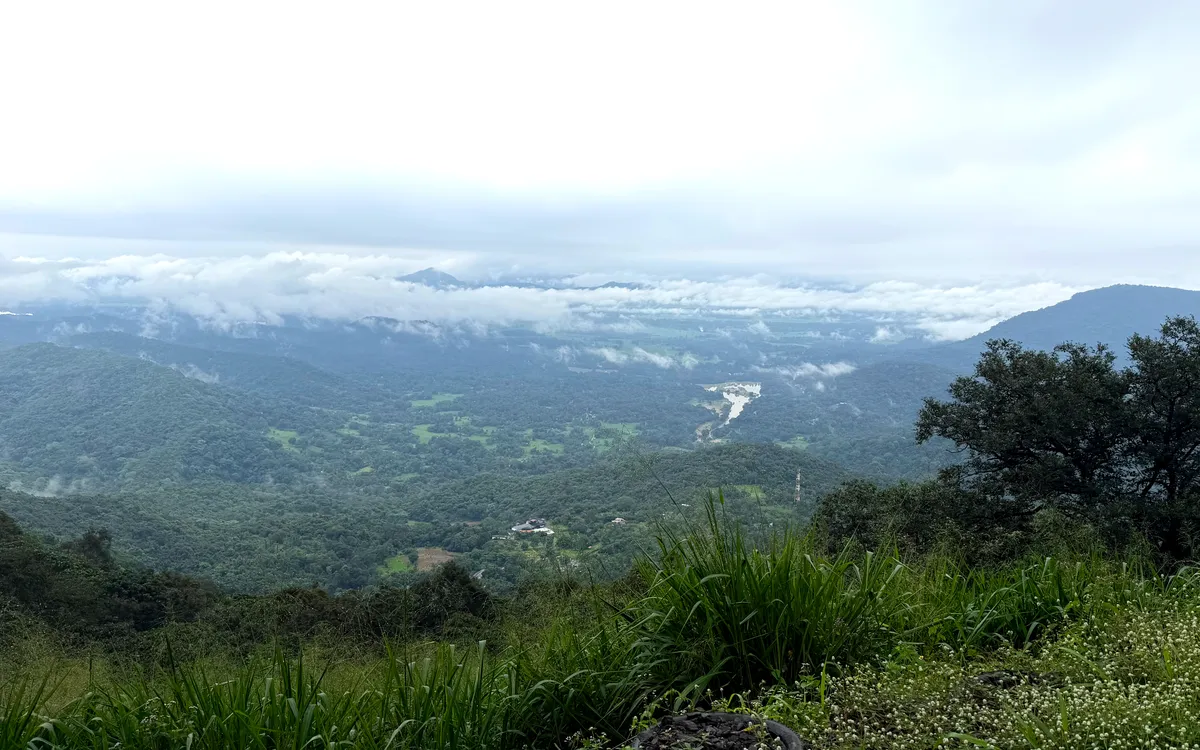 View over the 18 Bends launch on the Kandy–Mahiyangana road
